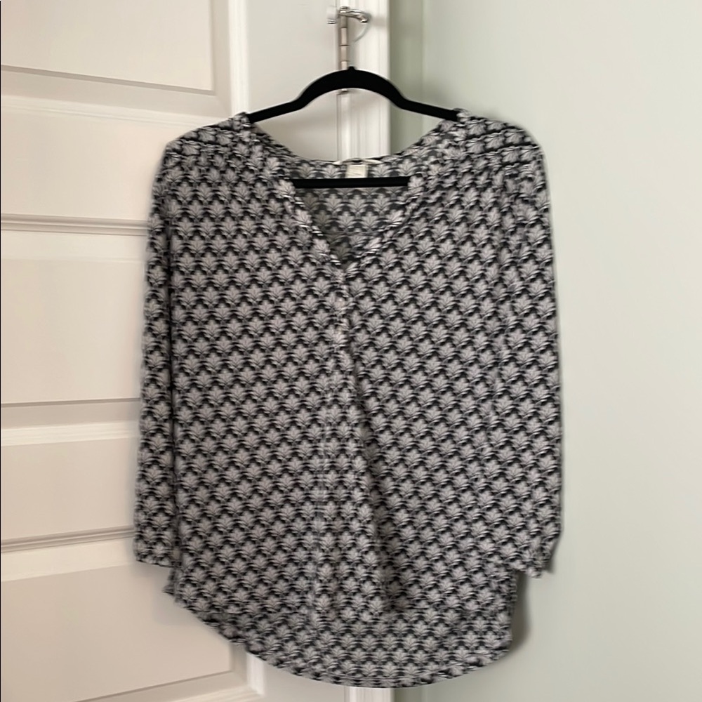 Black and White 3/4 Sleeve Blouse with Buttoned Style